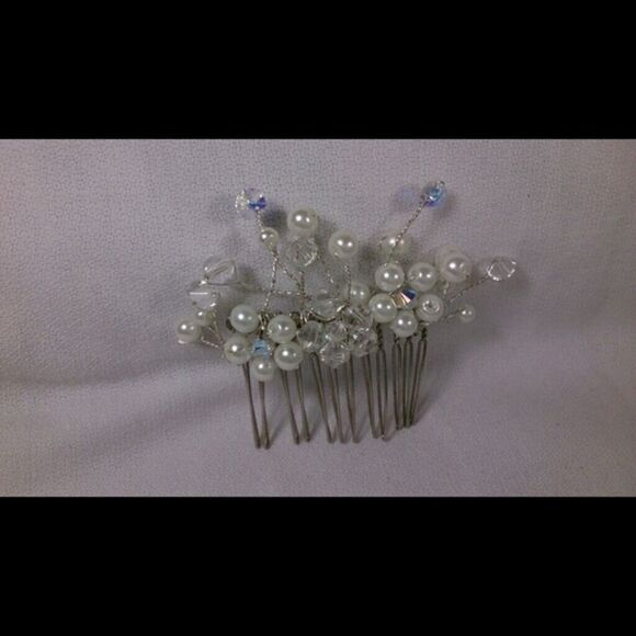 Accessories Hand Crafted Hair Comb - Picture 1 of 4